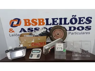 LOTE 276 - 01 CENTRAL MULTIMÍDIA AUTOMOTIVA, 01 RODA DE CARRINHO DE MÃO, 01 CALCULADORA, 02 PORTAS FOLDER DE ACRÍLICO E VÁRIOS PROTETORES FACIAIS. (NO ESTADO) ATENÇÃO! FAZER A VISITAÇÃO ANTES DE ARREMATAR, NÃO SABEMOS SE FUNCIONA. LEILÃO NÃO TEM GARANTIA E NEM DEVOLUÇÃO, SUJEITO A POSSÍVEIS AVARIAS VISÍVEIS/OCULTAS E/OU AUSÊNCIA DE COMPONENTES.