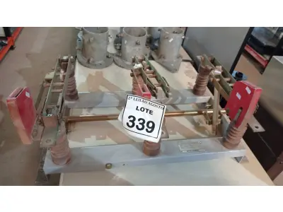 LOTE 339 - 01 CHAVE SECCIONADORAS DE MEDIA TENSÃO. (NO ESTADO) ATENÇÃO! FAZER A VISITAÇÃO ANTES DE ARREMATAR, NÃO SABEMOS SE FUNCIONA. LEILÃO NÃO TEM GARANTIA E NEM DEVOLUÇÃO, SUJEITO A POSSÍVEIS AVARIAS VISÍVEIS/OCULTAS E/OU AUSÊNCIA DE COMPONENTES.