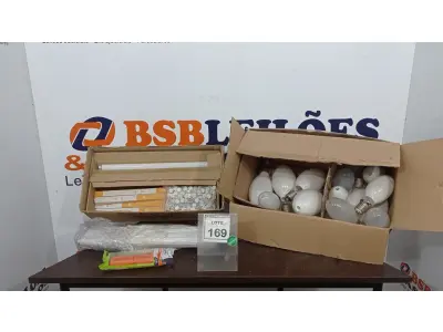 LOTE 169 - 01 LOTE COM GRANDE QUANTIDADE DE LÂMPADAS DE MARCAS E MODELOS VARIADOS. (NO ESTADO) ATENÇÃO! FAZER A VISITAÇÃO ANTES DE ARREMATAR, NÃO SABEMOS SE FUNCIONA. LEILÃO NÃO TEM GARANTIA E NEM DEVOLUÇÃO, SUJEITO A POSSÍVEIS AVARIAS VISÍVEIS/OCULTAS E/OU AUSÊNCIA DE COMPONENTES.