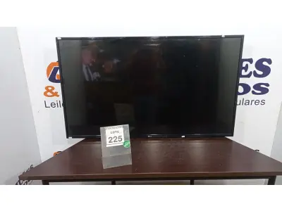 LOTE 225 - 01 TV LCD 49’’ MARCA LG. (NO ESTADO) ATENÇÃO! FAZER A VISITAÇÃO ANTES DE ARREMATAR, NÃO SABEMOS SE FUNCIONA. LEILÃO NÃO TEM GARANTIA E NEM DEVOLUÇÃO, SUJEITO A POSSÍVEIS AVARIAS VISÍVEIS/OCULTAS E/OU AUSÊNCIA DE COMPONENTES.