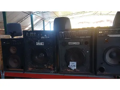 LOTE 125 - 04 CAIXAS DE SOM AMPLIFICADORA PARA RETIRADA DE PEÇAS. (NO ESTADO) ATENÇÃO! FAZER A VISITAÇÃO ANTES DE ARREMATAR, NÃO SABEMOS SE FUNCIONA. LEILÃO NÃO TEM GARANTIA E NEM DEVOLUÇÃO, SUJEITO A POSSÍVEIS AVARIAS VISÍVEIS/OCULTAS E/OU AUSÊNCIA DE COMPONENTES.