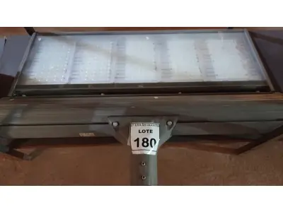 LOTE 180 - 01 REFLETOR LED PARA QUADRA. (NO ESTADO) ATENÇÃO! FAZER A VISITAÇÃO ANTES DE ARREMATAR, NÃO SABEMOS SE FUNCIONA. LEILÃO NÃO TEM GARANTIA E NEM DEVOLUÇÃO, SUJEITO A POSSÍVEIS AVARIAS VISÍVEIS/OCULTAS E/OU AUSÊNCIA DE COMPONENTES.
