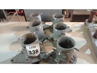 LOTE 338 - 06 BASES PARA POSTES OU COLUNAS. (NO ESTADO) ATENÇÃO! FAZER A VISITAÇÃO ANTES DE ARREMATAR, NÃO SABEMOS SE FUNCIONA. LEILÃO NÃO TEM GARANTIA E NEM DEVOLUÇÃO, SUJEITO A POSSÍVEIS AVARIAS VISÍVEIS/OCULTAS E/OU AUSÊNCIA DE COMPONENTES.