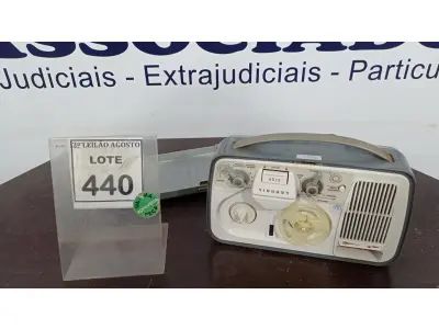 LOTE 440 - 01 GRAVADOR DE ROLO ANTIGO. (NO ESTADO) ATENÇÃO! FAZER A VISITAÇÃO ANTES DE ARREMATAR, NÃO SABEMOS SE FUNCIONA. LEILÃO NÃO TEM GARANTIA E NEM DEVOLUÇÃO, SUJEITO A POSSÍVEIS AVARIAS VISÍVEIS/OCULTAS E/OU AUSÊNCIA DE COMPONENTES.