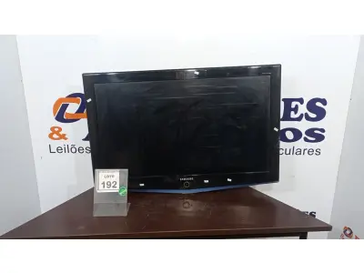 LOTE 192 - 01 TV LCD 40’’ MARCA SAMSUNG. (NO ESTADO) ATENÇÃO! FAZER A VISITAÇÃO ANTES DE ARREMATAR, NÃO SABEMOS SE FUNCIONA. LEILÃO NÃO TEM GARANTIA E NEM DEVOLUÇÃO, SUJEITO A POSSÍVEIS AVARIAS VISÍVEIS/OCULTAS E/OU AUSÊNCIA DE COMPONENTES.