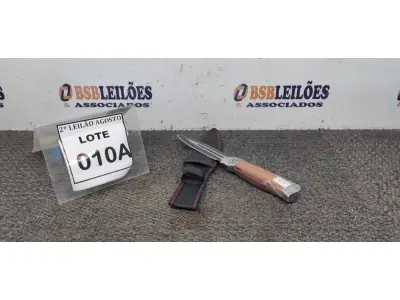 LOTE 010 - 01 PUNHAL IMPORTADA AÇO INOXIDÁVEL CABO EM MADEIRA   FULL TANG BAINHA DE NYLON TAMANHO TOTAL 28CM PESO 288G.  (NO ESTADO) ATENÇÃO! FAZER A VISITAÇÃO ANTES DE ARREMATAR, NÃO SABEMOS SE FUNCIONA. LEILÃO NÃO TEM GARANTIA E NEM DEVOLUÇÃO, SUJEITO A POSSÍVEIS AVARIAS VISÍVEIS/OCULTAS E/OU AUSÊNCIA DE COMPONENTES.