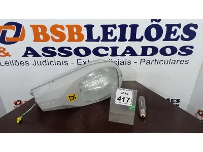 LOTE 417 - 01 LUMINÁRIA DE POSTE. (NO ESTADO) ATENÇÃO! FAZER A VISITAÇÃO ANTES DE ARREMATAR, NÃO SABEMOS SE FUNCIONA. LEILÃO NÃO TEM GARANTIA E NEM DEVOLUÇÃO, SUJEITO A POSSÍVEIS AVARIAS VISÍVEIS/OCULTAS E/OU AUSÊNCIA DE COMPONENTES.