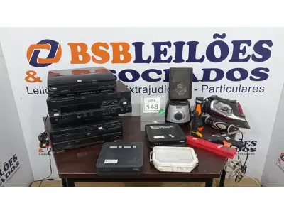 LOTE 148 - 01 TOCA DISCOS, 01 RECEIVER YAMAHA, 01 DISC CHANGER, 01 FERRO DE PASSAR, 01 PISTOLA DE COLA QUNT E ELETRÔNICOS DIVERSOS. (NO ESTADO) ATENÇÃO! FAZER A VISITAÇÃO ANTES DE ARREMATAR, NÃO SABEMOS SE FUNCIONA. LEILÃO NÃO TEM GARANTIA E NEM DEVOLUÇÃO, SUJEITO A POSSÍVEIS AVARIAS VISÍVEIS/OCULTAS E/OU AUSÊNCIA DE COMPONENTES.