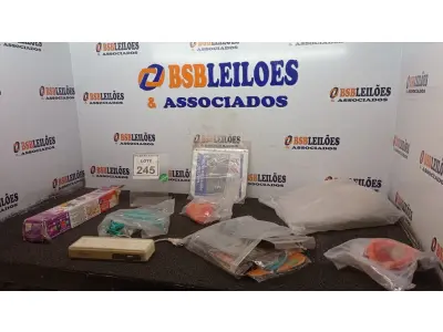 LOTE 245 - 05 TUBETES PROTETORES, 01 VARAL AUTOMÁTICO, 02 MASCARAS RESPIRADORES E FILTROS E DIVERSAS MASCARAS PROTETORAS FACIAIS. (NO ESTADO) ATENÇÃO! FAZER A VISITAÇÃO ANTES DE ARREMATAR, NÃO SABEMOS SE FUNCIONA, LEILÃO NÃO TEM GARANTIA E NEM DEVOLUÇÃO, SUJEITO A POSSÍVEIS AVARIAS VISÍVEIS/OCULTAS E/OU AUSÊNCIA DE COMPONENTES.
