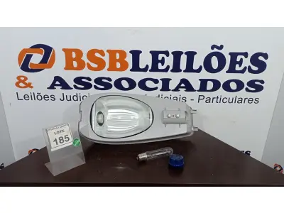LOTE 185 - 01 LUMINÁRIA DE POSTE. (NO ESTADO) ATENÇÃO! FAZER A VISITAÇÃO ANTES DE ARREMATAR, NÃO SABEMOS SE FUNCIONA. LEILÃO NÃO TEM GARANTIA E NEM DEVOLUÇÃO, SUJEITO A POSSÍVEIS AVARIAS VISÍVEIS/OCULTAS E/OU AUSÊNCIA DE COMPONENTES.