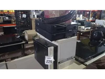LOTE 226 - 01 NOBREAK, 01 IMPRESSORA MARCA KYOCERA, 02 APARELHOS DVR E GRANDE QUANTIDADE DE CLIPS DE PAPEL E CABOS DIVERSOS. (NO ESTADO) ATENÇÃO! FAZER A VISITAÇÃO ANTES DE ARREMATAR, NÃO SABEMOS SE FUNCIONA. LEILÃO NÃO TEM GARANTIA E NEM DEVOLUÇÃO, SUJEITO A POSSÍVEIS AVARIAS VISÍVEIS/OCULTAS E/OU AUSÊNCIA DE COMPONENTES.