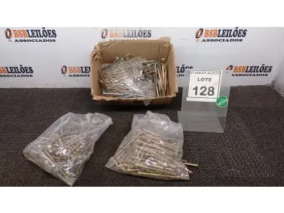 LOTE 128 - 01 LOTE COM GRANDE DE PARAFUSOS. (NO ESTADO) ATENÇÃO! FAZER A VISITAÇÃO ANTES DE ARREMATAR, NÃO SABEMOS SE FUNCIONA, LEILÃO NÃO TEM GARANTIA E NEM DEVOLUÇÃO, SUJEITO A POSSÍVEIS AVARIAS VISÍVEIS/OCULTAS E/OU AUSÊNCIA DE COMPONENTES.