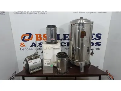 LOTE 415 - 03 BASES DE LIQUIDIFICADOR INDUSTRIAL, 01 BEBEDOURO DE PAREDE E 01 CAFETEIRA INDUSTRIAL. (NO ESTADO) ATENÇÃO! FAZER A VISITAÇÃO ANTES DE ARREMATAR, NÃO SABEMOS SE FUNCIONA. LEILÃO NÃO TEM GARANTIA E NEM DEVOLUÇÃO, SUJEITO A POSSÍVEIS AVARIAS VISÍVEIS/OCULTAS E/OU AUSÊNCIA DE COMPONENTES.