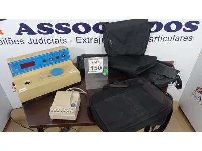 LOTE 150 - 01 ESPECTROFOTÔMETRO, 01 ESTABILIZADOR DE TENSÃO E 06 BOLSAS DE PROJETOR. (NO ESTADO) ATENÇÃO! FAZER A VISITAÇÃO ANTES DE ARREMATAR, NÃO SABEMOS SE FUNCIONA. LEILÃO NÃO TEM GARANTIA E NEM DEVOLUÇÃO, SUJEITO A POSSÍVEIS AVARIAS VISÍVEIS/OCULTAS E/OU AUSÊNCIA DE COMPONENTES.