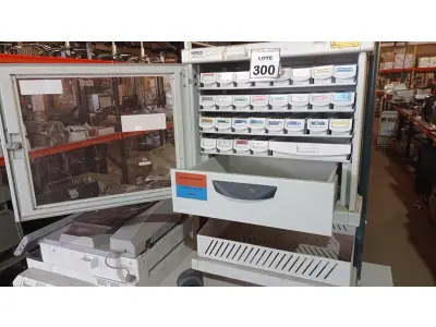 LOTE 300 - 01 CARRINHO DE MEDICAMENTOS. (NO ESTADO) ATENÇÃO! FAZER A VISITAÇÃO ANTES DE ARREMATAR, NÃO SABEMOS SE FUNCIONA. LEILÃO NÃO TEM GARANTIA E NEM DEVOLUÇÃO, SUJEITO A POSSÍVEIS AVARIAS VISÍVEIS/OCULTAS E/OU AUSÊNCIA DE COMPONENTES.