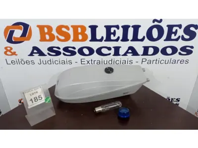 LOTE 185 - 01 LUMINÁRIA DE POSTE. (NO ESTADO) ATENÇÃO! FAZER A VISITAÇÃO ANTES DE ARREMATAR, NÃO SABEMOS SE FUNCIONA. LEILÃO NÃO TEM GARANTIA E NEM DEVOLUÇÃO, SUJEITO A POSSÍVEIS AVARIAS VISÍVEIS/OCULTAS E/OU AUSÊNCIA DE COMPONENTES.