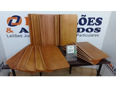 LOTE 331 - 20 PEÇAS DE MADEIRA 30,00. (NO ESTADO) ATENÇÃO! FAZER A VISITAÇÃO ANTES DE ARREMATAR, NÃO SABEMOS SE FUNCIONA. LEILÃO NÃO TEM GARANTIA E NEM DEVOLUÇÃO, SUJEITO A POSSÍVEIS AVARIAS VISÍVEIS/OCULTAS E/OU AUSÊNCIA DE COMPONENTES.