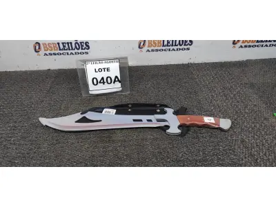 LOTE 040 - 01 FACÃO  IMPORTADA AÇO INOXIDÁVEL CABO EM MADEIRA  FULL TANG BAINHA DE NYLON TAMANHO TOTAL 50CM PESO 526G JÁ AFIADA  . (NO ESTADO) ATENÇÃO! FAZER A VISITAÇÃO ANTES DE ARREMATAR, NÃO SABEMOS SE FUNCIONA. LEILÃO NÃO TEM GARANTIA E NEM DEVOLUÇÃO, SUJEITO A POSSÍVEIS AVARIAS VISÍVEIS/OCULTAS E/OU AUSÊNCIA DE COMPONENTES.