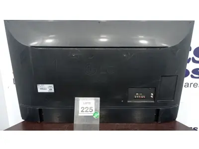 LOTE 225 - 01 TV LCD 49’’ MARCA LG. (NO ESTADO) ATENÇÃO! FAZER A VISITAÇÃO ANTES DE ARREMATAR, NÃO SABEMOS SE FUNCIONA. LEILÃO NÃO TEM GARANTIA E NEM DEVOLUÇÃO, SUJEITO A POSSÍVEIS AVARIAS VISÍVEIS/OCULTAS E/OU AUSÊNCIA DE COMPONENTES.