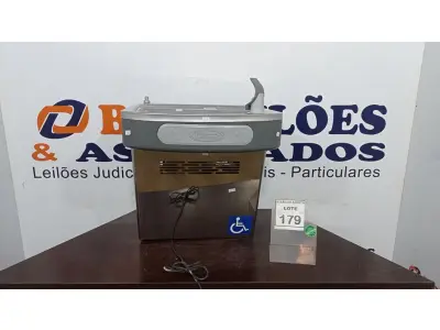 LOTE 179 - 01 BEBEDOURO EM INOX MARCA CÂNOVAS. (NO ESTADO) ATENÇÃO! FAZER A VISITAÇÃO ANTES DE ARREMATAR, NÃO SABEMOS SE FUNCIONA. LEILÃO NÃO TEM GARANTIA E NEM DEVOLUÇÃO, SUJEITO A POSSÍVEIS AVARIAS VISÍVEIS/OCULTAS E/OU AUSÊNCIA DE COMPONENTES.