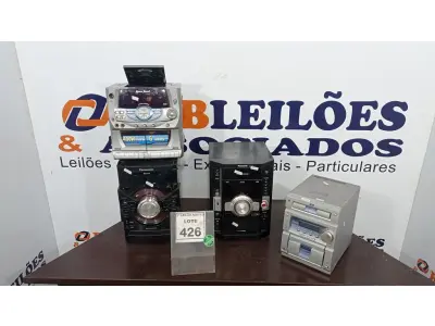 LOTE 426 - 04 APARELHOS DE SOM DE MARCAS E MODELOS DIVERSOS. (NO ESTADO) ATENÇÃO! FAZER A VISITAÇÃO ANTES DE ARREMATAR, NÃO SABEMOS SE FUNCIONA. LEILÃO NÃO TEM GARANTIA E NEM DEVOLUÇÃO, SUJEITO A POSSÍVEIS AVARIAS VISÍVEIS/OCULTAS E/OU AUSÊNCIA DE COMPONENTES.