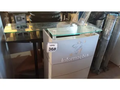 LOTE 368 - 01 BALCÃO DE ATENDIMENTO E 01 BALCÃO COM BASE DE FERRO E APOIO DE VIDRO E DIVISÓRIAS. (NO ESTADO) ATENÇÃO! FAZER A VISITAÇÃO ANTES DE ARREMATAR, NÃO SABEMOS SE FUNCIONA. LEILÃO NÃO TEM GARANTIA E NEM DEVOLUÇÃO, SUJEITO A POSSÍVEIS AVARIAS VISÍVEIS/OCULTAS E/OU AUSÊNCIA DE COMPONENTES.