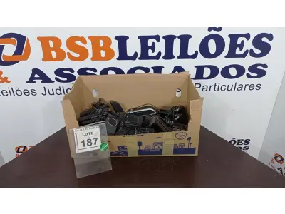 LOTE 187 - 01 LOTE COM VÁRIAS CAIXAS DE SOM PARA PC MODELOS DIVERSOS. (NO ESTADO) ATENÇÃO! FAZER A VISITAÇÃO ANTES DE ARREMATAR, NÃO SABEMOS SE FUNCIONA, LEILÃO NÃO TEM GARANTIA E NEM DEVOLUÇÃO, SUJEITO A POSSÍVEIS AVARIAS VISÍVEIS/OCULTAS E/OU AUSÊNCIA DE COMPONENTES.