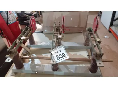 LOTE 339 - 01 CHAVE SECCIONADORAS DE MEDIA TENSÃO. (NO ESTADO) ATENÇÃO! FAZER A VISITAÇÃO ANTES DE ARREMATAR, NÃO SABEMOS SE FUNCIONA. LEILÃO NÃO TEM GARANTIA E NEM DEVOLUÇÃO, SUJEITO A POSSÍVEIS AVARIAS VISÍVEIS/OCULTAS E/OU AUSÊNCIA DE COMPONENTES.