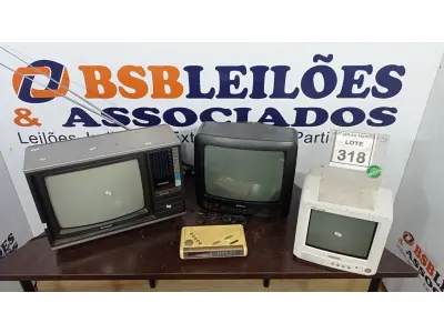 LOTE 318 - 02 TV’S DE TUBO MARAS SHARP E CCE, 01 MINI TV E 01 RADIO RELÓGIO. (NO ESTADO) ATENÇÃO! FAZER A VISITAÇÃO ANTES DE ARREMATAR, NÃO SABEMOS SE FUNCIONA. LEILÃO NÃO TEM GARANTIA E NEM DEVOLUÇÃO, SUJEITO A POSSÍVEIS AVARIAS VISÍVEIS/OCULTAS E/OU AUSÊNCIA DE COMPONENTES.