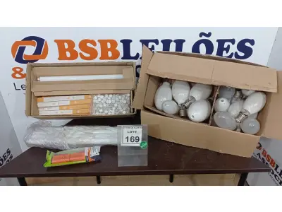 LOTE 169 - 01 LOTE COM GRANDE QUANTIDADE DE LÂMPADAS DE MARCAS E MODELOS VARIADOS. (NO ESTADO) ATENÇÃO! FAZER A VISITAÇÃO ANTES DE ARREMATAR, NÃO SABEMOS SE FUNCIONA. LEILÃO NÃO TEM GARANTIA E NEM DEVOLUÇÃO, SUJEITO A POSSÍVEIS AVARIAS VISÍVEIS/OCULTAS E/OU AUSÊNCIA DE COMPONENTES.
