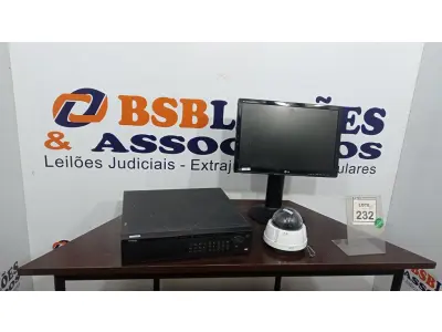 LOTE 232 - 01 APARELHO DVR, 01 MONITOR E 01 CÂMERA DE MONITORAMENTO. (NO ESTADO) ATENÇÃO! FAZER A VISITAÇÃO ANTES DE ARREMATAR, NÃO SABEMOS SE FUNCIONA. LEILÃO NÃO TEM GARANTIA E NEM DEVOLUÇÃO, SUJEITO A POSSÍVEIS AVARIAS VISÍVEIS/OCULTAS E/OU AUSÊNCIA DE COMPONENTES.