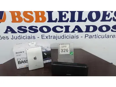 LOTE 326 - 01 CAIXA DE SOM BLUETOOTH SONY E 01 IPAD RETINA. (NO ESTADO) ATENÇÃO! FAZER A VISITAÇÃO ANTES DE ARREMATAR, NÃO SABEMOS SE FUNCIONA. LEILÃO NÃO TEM GARANTIA E NEM DEVOLUÇÃO, SUJEITO A POSSÍVEIS AVARIAS VISÍVEIS/OCULTAS E/OU AUSÊNCIA DE COMPONENTES.