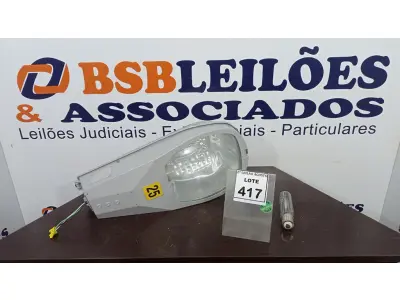 LOTE 417 - 01 LUMINÁRIA DE POSTE. (NO ESTADO) ATENÇÃO! FAZER A VISITAÇÃO ANTES DE ARREMATAR, NÃO SABEMOS SE FUNCIONA. LEILÃO NÃO TEM GARANTIA E NEM DEVOLUÇÃO, SUJEITO A POSSÍVEIS AVARIAS VISÍVEIS/OCULTAS E/OU AUSÊNCIA DE COMPONENTES.
