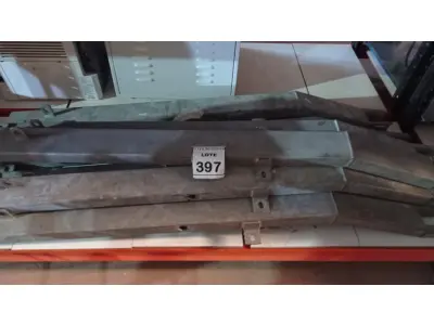 LOTE 397 - 01 LOTE COM VÁRIAS SUPORTES E ESTRUTURAS METÁLICAS DE SUSTENTAÇÃO. (NO ESTADO) ATENÇÃO! FAZER A VISITAÇÃO ANTES DE ARREMATAR, NÃO SABEMOS SE FUNCIONA. LEILÃO NÃO TEM GARANTIA E NEM DEVOLUÇÃO, SUJEITO A POSSÍVEIS AVARIAS VISÍVEIS/OCULTAS E/OU AUSÊNCIA DE COMPONENTES.