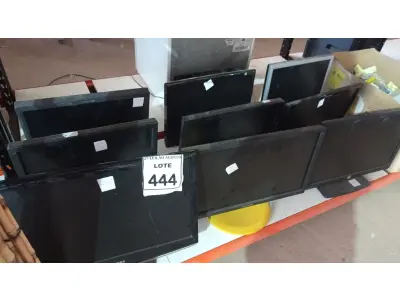 LOTE 444 - 09 MONITORES LCD DE MARCAS E MODELOS DIVERSOS. (NO ESTADO) ATENÇÃO! FAZER A VISITAÇÃO ANTES DE ARREMATAR, NÃO SABEMOS SE FUNCIONA. LEILÃO NÃO TEM GARANTIA E NEM DEVOLUÇÃO, SUJEITO A POSSÍVEIS AVARIAS VISÍVEIS/OCULTAS E/OU AUSÊNCIA DE COMPONENTES.