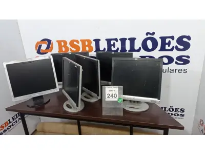 LOTE 240 - 06 MONITORES MARCA HP. (NO ESTADO) ATENÇÃO! FAZER A VISITAÇÃO ANTES DE ARREMATAR, NÃO SABEMOS SE FUNCIONA. LEILÃO NÃO TEM GARANTIA E NEM DEVOLUÇÃO, SUJEITO A POSSÍVEIS AVARIAS VISÍVEIS/OCULTAS E/OU AUSÊNCIA DE COMPONENTES.