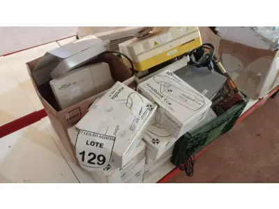 LOTE 129 - 10 LEITORES DE CÓDIGO DE BARRAS, 01 TRANSFORMADOR, VÁRIOS SENSORES DE MOVIMENTO E ELETRÔNICOS DIVERSOS. (NO ESTADO) ATENÇÃO! FAZER A VISITAÇÃO ANTES DE ARREMATAR, NÃO SABEMOS SE FUNCIONA. LEILÃO NÃO TEM GARANTIA E NEM DEVOLUÇÃO, SUJEITO A POSSÍVEIS AVARIAS VISÍVEIS/OCULTAS E/OU AUSÊNCIA DE COMPONENTES.