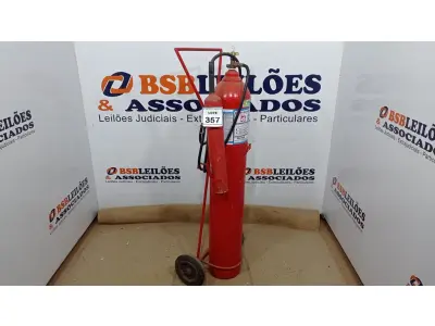 LOTE 357 - 01 EXTINTOR CARRETA. (NO ESTADO) ATENÇÃO! FAZER A VISITAÇÃO ANTES DE ARREMATAR, NÃO SABEMOS SE FUNCIONA. LEILÃO NÃO TEM GARANTIA E NEM DEVOLUÇÃO, SUJEITO A POSSÍVEIS AVARIAS VISÍVEIS/OCULTAS E/OU AUSÊNCIA DE COMPONENTES.