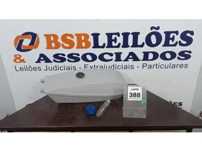 LOTE 388 - 01 LUMINÁRIA DE POSTE. (NO ESTADO) ATENÇÃO! FAZER A VISITAÇÃO ANTES DE ARREMATAR, NÃO SABEMOS SE FUNCIONA. LEILÃO NÃO TEM GARANTIA E NEM DEVOLUÇÃO, SUJEITO A POSSÍVEIS AVARIAS VISÍVEIS/OCULTAS E/OU AUSÊNCIA DE COMPONENTES.