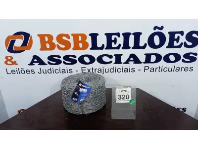 LOTE 320 - 01 ROLO DE ARAME FARPADO 500M. (NO ESTADO) ATENÇÃO! FAZER A VISITAÇÃO ANTES DE ARREMATAR, NÃO SABEMOS SE FUNCIONA. LEILÃO NÃO TEM GARANTIA E NEM DEVOLUÇÃO, SUJEITO A POSSÍVEIS AVARIAS VISÍVEIS/OCULTAS E/OU AUSÊNCIA DE COMPONENTES.