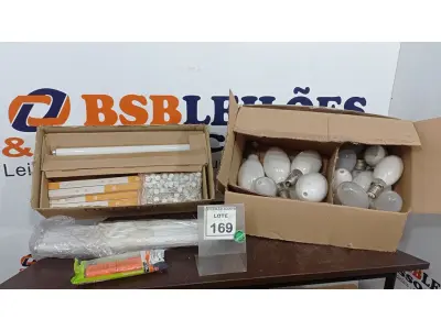 LOTE 169 - 01 LOTE COM GRANDE QUANTIDADE DE LÂMPADAS DE MARCAS E MODELOS VARIADOS. (NO ESTADO) ATENÇÃO! FAZER A VISITAÇÃO ANTES DE ARREMATAR, NÃO SABEMOS SE FUNCIONA. LEILÃO NÃO TEM GARANTIA E NEM DEVOLUÇÃO, SUJEITO A POSSÍVEIS AVARIAS VISÍVEIS/OCULTAS E/OU AUSÊNCIA DE COMPONENTES.