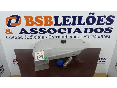 LOTE 126 - 01 LUMINÁRIA DE POSTE. (NO ESTADO) ATENÇÃO! FAZER A VISITAÇÃO ANTES DE ARREMATAR, NÃO SABEMOS SE FUNCIONA. LEILÃO NÃO TEM GARANTIA E NEM DEVOLUÇÃO, SUJEITO A POSSÍVEIS AVARIAS VISÍVEIS/OCULTAS E/OU AUSÊNCIA DE COMPONENTES.