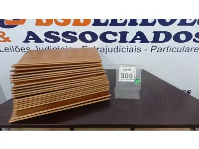 LOTE 305 - 20 PEÇAS DE MADEIRA. (NO ESTADO) ATENÇÃO! FAZER A VISITAÇÃO ANTES DE ARREMATAR, NÃO SABEMOS SE FUNCIONA. LEILÃO NÃO TEM GARANTIA E NEM DEVOLUÇÃO, SUJEITO A POSSÍVEIS AVARIAS VISÍVEIS/OCULTAS E/OU AUSÊNCIA DE COMPONENTES.