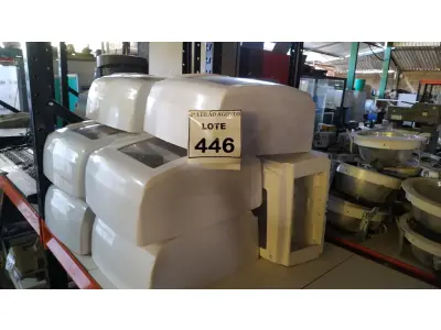 LOTE 446 - 08 DISPENSES DE PAPEL. (NO ESTADO) ATENÇÃO! FAZER A VISITAÇÃO ANTES DE ARREMATAR, NÃO SABEMOS SE FUNCIONA. LEILÃO NÃO TEM GARANTIA E NEM DEVOLUÇÃO, SUJEITO A POSSÍVEIS AVARIAS VISÍVEIS/OCULTAS E/OU AUSÊNCIA DE COMPONENTES.