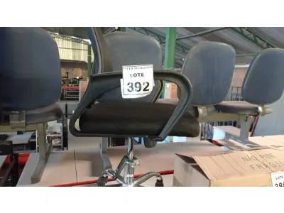 LOTE 392 - 01 CADEIRA DE ESCRITÓRIO COM RODINHAS. (NO ESTADO) ATENÇÃO! FAZER A VISITAÇÃO ANTES DE ARREMATAR, NÃO SABEMOS SE FUNCIONA. LEILÃO NÃO TEM GARANTIA E NEM DEVOLUÇÃO, SUJEITO A POSSÍVEIS AVARIAS VISÍVEIS/OCULTAS E/OU AUSÊNCIA DE COMPONENTES.