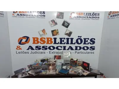 LOTE 343 - 01 LOTE COM GRANDE QUANTIDADE DE CD’S DE MÚSICA. (NO ESTADO) ATENÇÃO! FAZER A VISITAÇÃO ANTES DE ARREMATAR, NÃO SABEMOS SE FUNCIONA. LEILÃO NÃO TEM GARANTIA E NEM DEVOLUÇÃO, SUJEITO A POSSÍVEIS AVARIAS VISÍVEIS/OCULTAS E/OU AUSÊNCIA DE COMPONENTES.