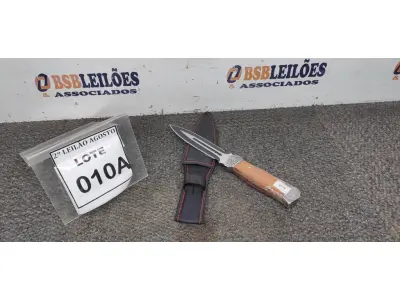 LOTE 010 - 01 PUNHAL IMPORTADA AÇO INOXIDÁVEL CABO EM MADEIRA   FULL TANG BAINHA DE NYLON TAMANHO TOTAL 28CM PESO 288G.  (NO ESTADO) ATENÇÃO! FAZER A VISITAÇÃO ANTES DE ARREMATAR, NÃO SABEMOS SE FUNCIONA. LEILÃO NÃO TEM GARANTIA E NEM DEVOLUÇÃO, SUJEITO A POSSÍVEIS AVARIAS VISÍVEIS/OCULTAS E/OU AUSÊNCIA DE COMPONENTES.