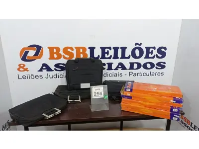 LOTE 256 - 06 TECLADOS DE PC E 04 BOLSAS DE NOTEBOOK. (NO ESTADO) ATENÇÃO! FAZER A VISITAÇÃO ANTES DE ARREMATAR, NÃO SABEMOS SE FUNCIONA. LEILÃO NÃO TEM GARANTIA E NEM DEVOLUÇÃO, SUJEITO A POSSÍVEIS AVARIAS VISÍVEIS/OCULTAS E/OU AUSÊNCIA DE COMPONENTES.