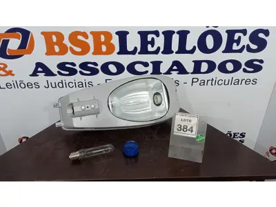 LOTE 384 - 01 LUMINÁRIA DE POSTE. (NO ESTADO) ATENÇÃO! FAZER A VISITAÇÃO ANTES DE ARREMATAR, NÃO SABEMOS SE FUNCIONA. LEILÃO NÃO TEM GARANTIA E NEM DEVOLUÇÃO, SUJEITO A POSSÍVEIS AVARIAS VISÍVEIS/OCULTAS E/OU AUSÊNCIA DE COMPONENTES.
