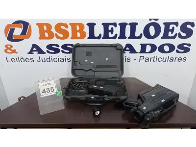 LOTE 435 - 01 FILMADORA MARCA PANASONIC COM CASE. (NO ESTADO) ATENÇÃO! FAZER A VISITAÇÃO ANTES DE ARREMATAR, NÃO SABEMOS SE FUNCIONA. LEILÃO NÃO TEM GARANTIA E NEM DEVOLUÇÃO, SUJEITO A POSSÍVEIS AVARIAS VISÍVEIS/OCULTAS E/OU AUSÊNCIA DE COMPONENTES.